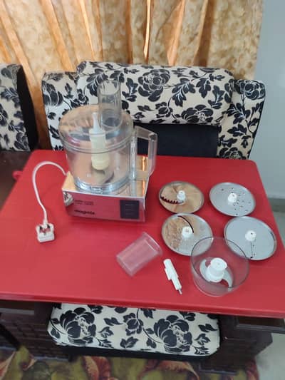 Magimix France 3'in 1 Electric Latge / Small Chopper & 4 Grater Blades