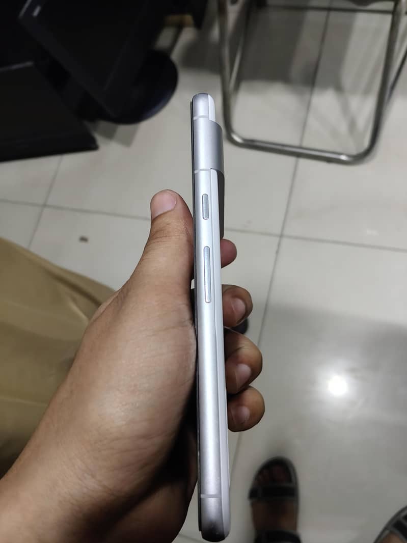 Google Pixel 7 4