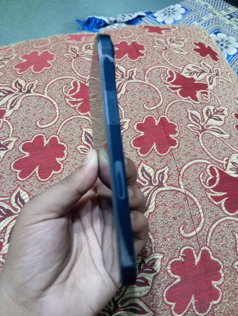 Apple iPhone 13 2