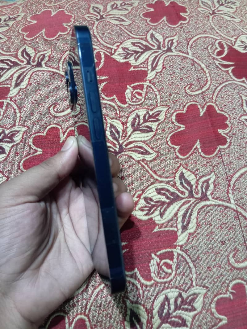 Apple iPhone 13 6