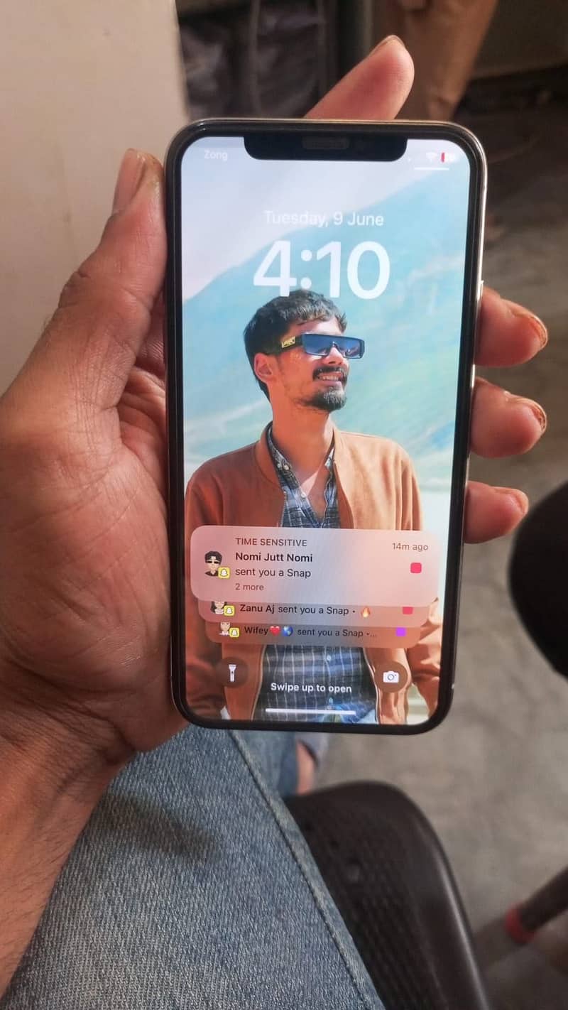 Apple iPhone X 4
