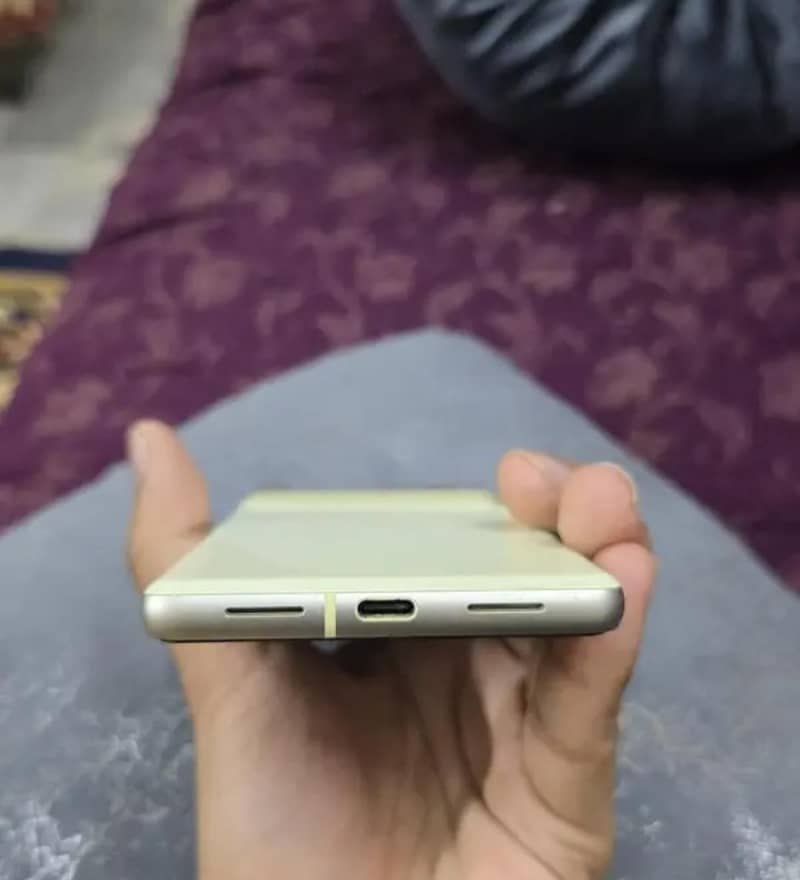 Google Pixel 7 4
