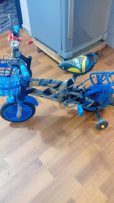 2 cycles for sale good condition hello kitty  for girl boy for phico