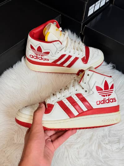 Adidas Originals High Top Sneakers White/Red | US 8.5 | EU 41.5