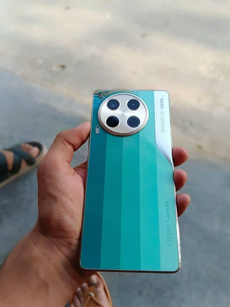 Tecno CAMON 30 0