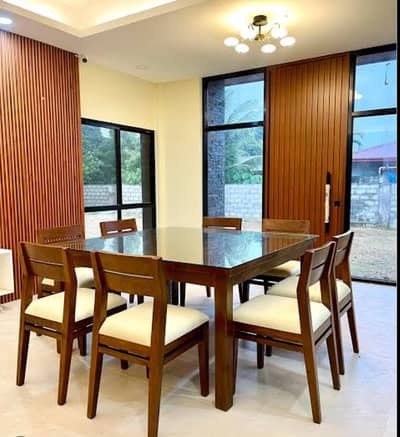 Dining table for sale