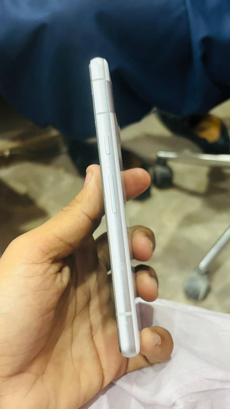 Google Pixel 7a 4