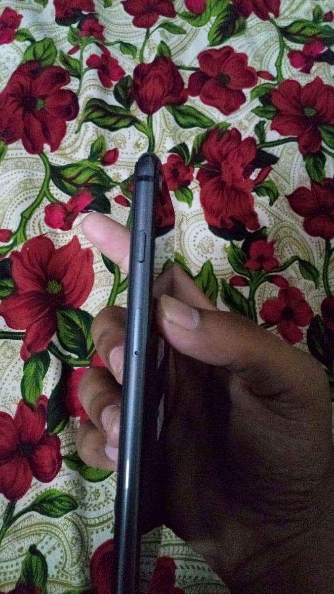 Apple iPhone 8 Plus sim working 2