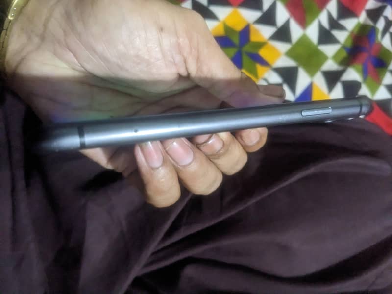 Apple iPhone 11 4