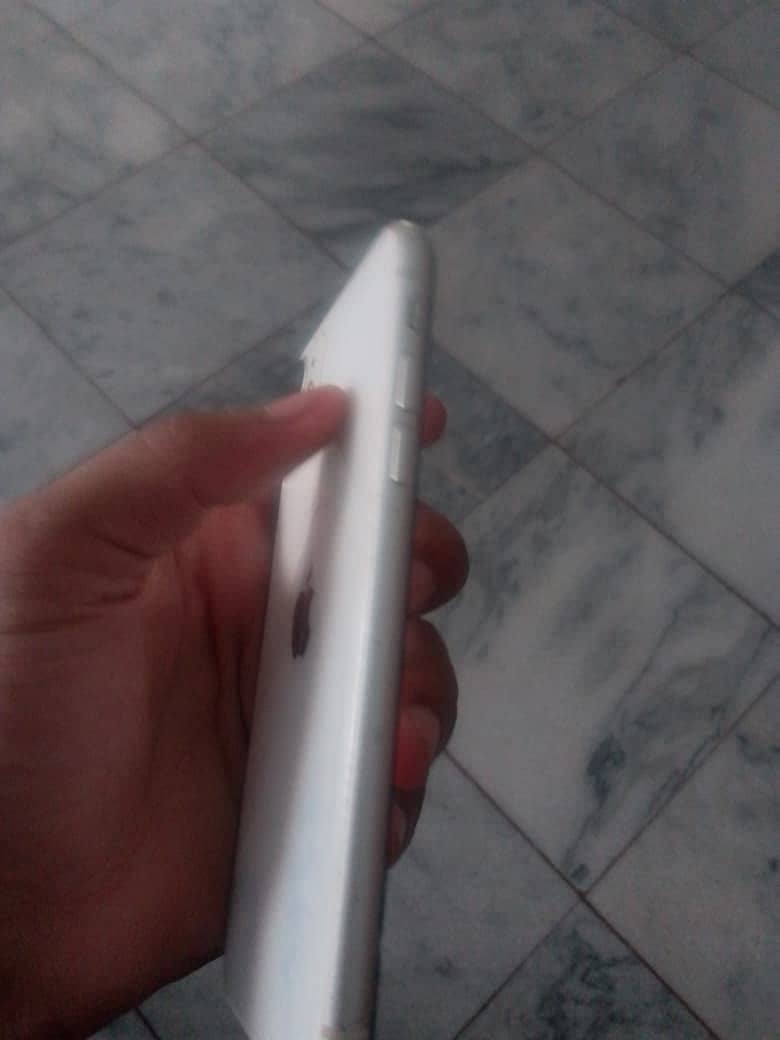 Apple iPhone 11 3