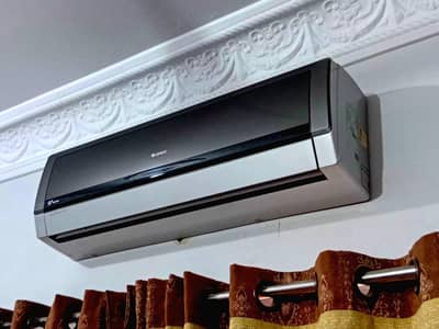 GREE AC BEAUTIFUL CONDITION