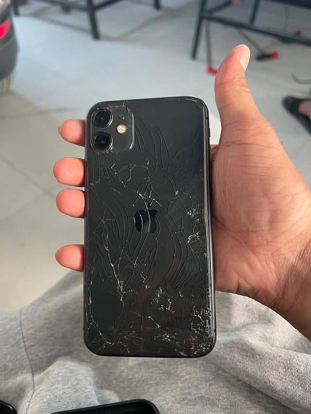Apple iPhone 11 3