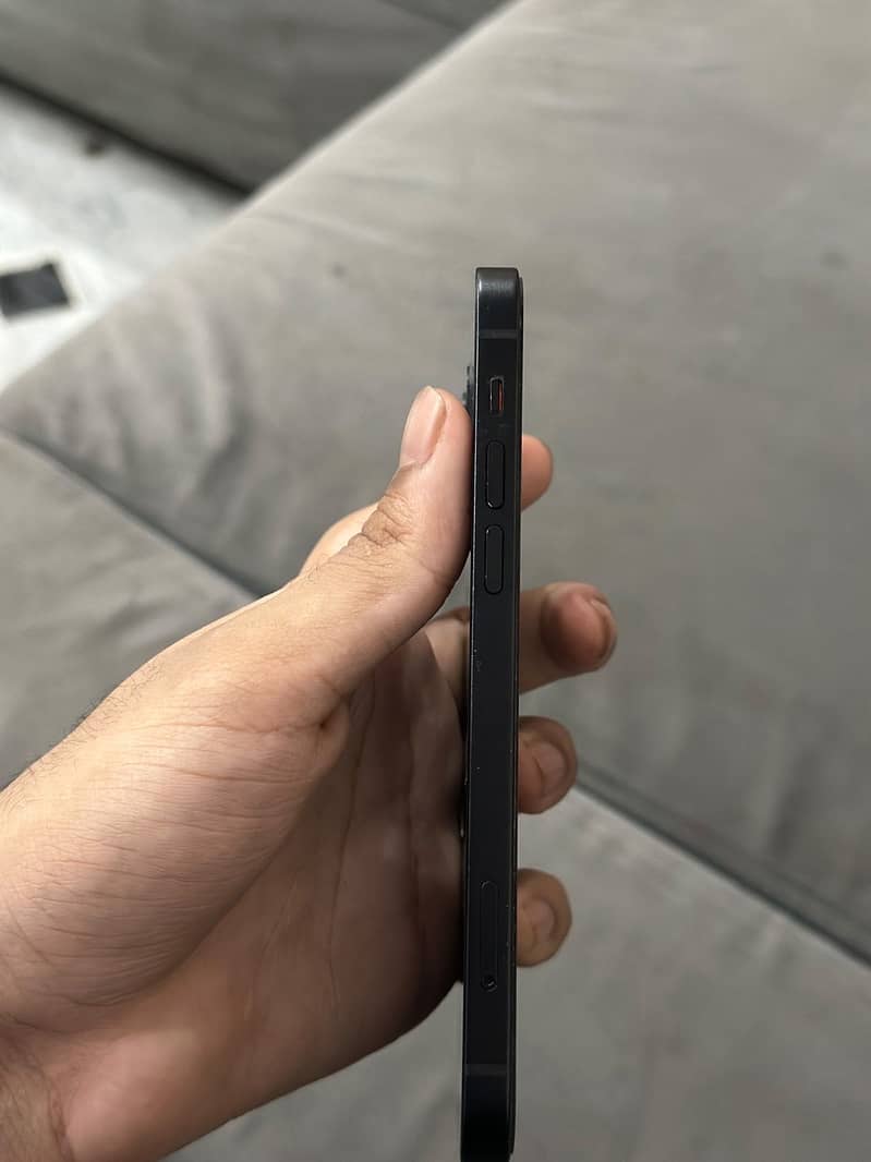 Apple iPhone 12 1