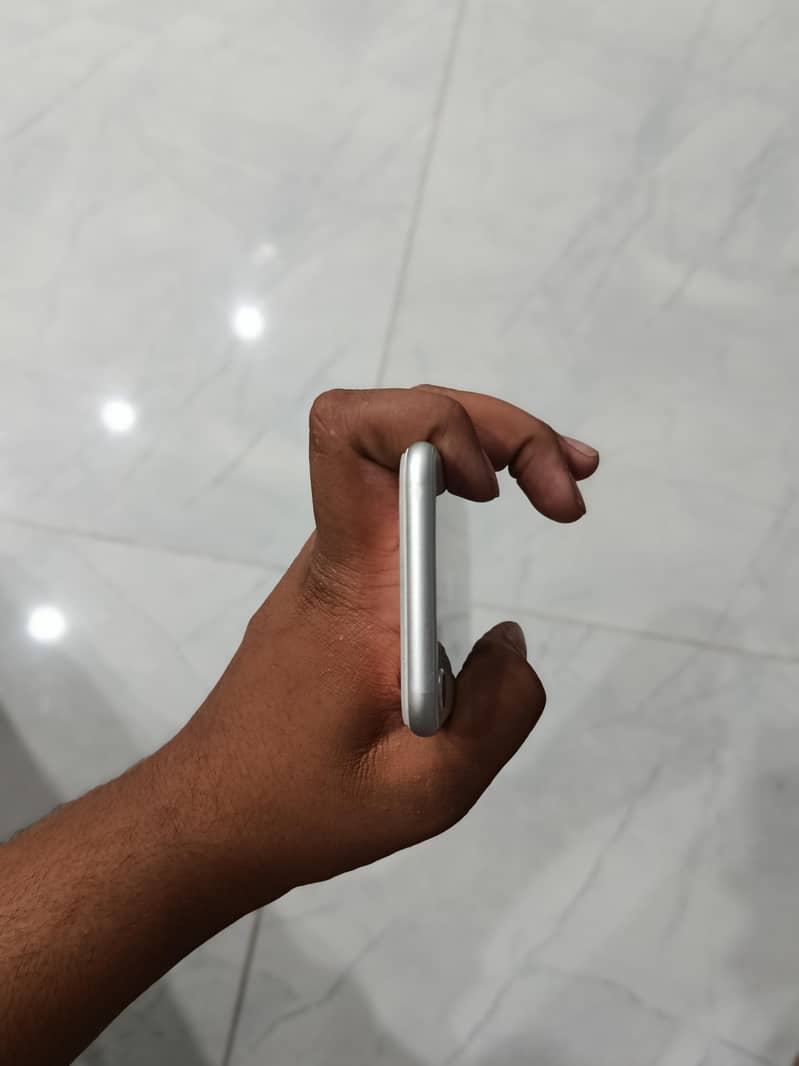 Apple iPhone 8 3