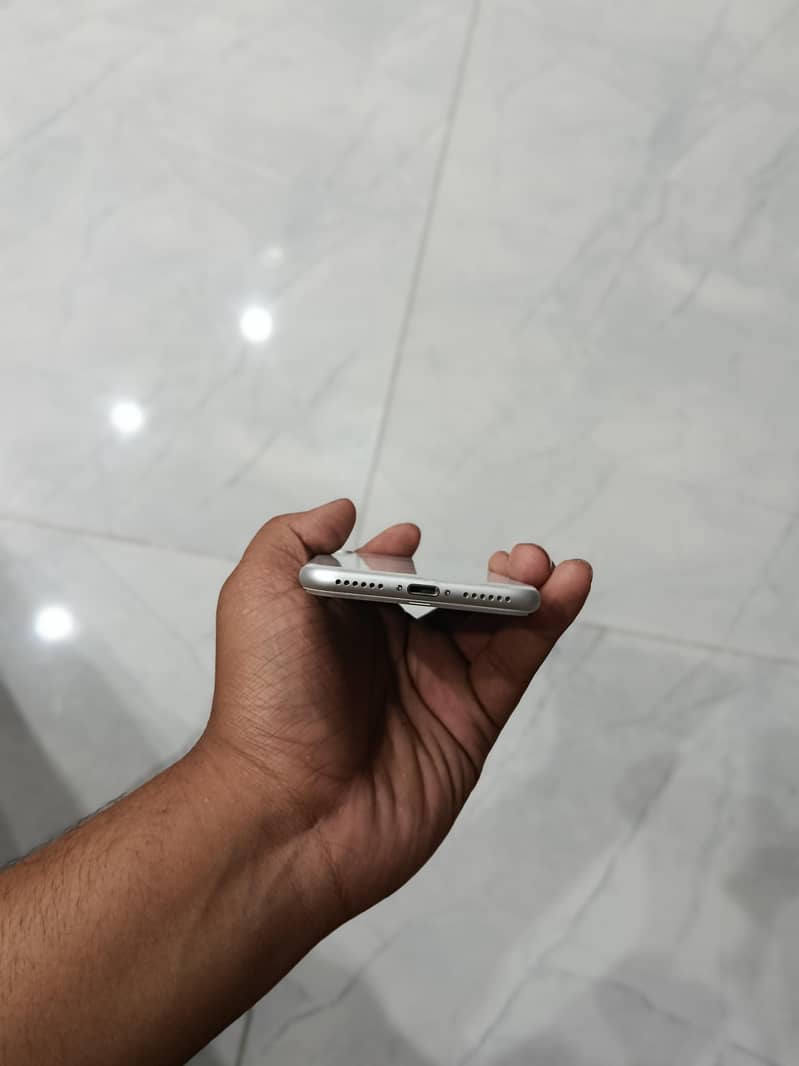 Apple iPhone 8 5