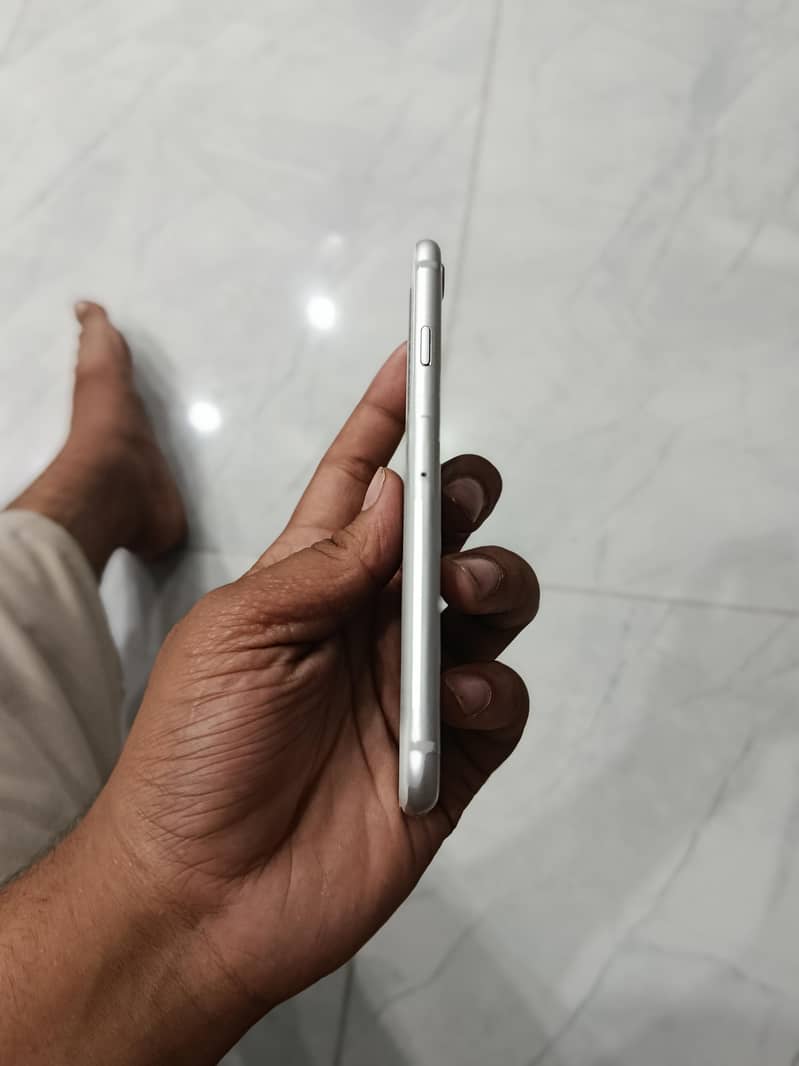 Apple iPhone 8 6