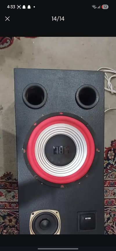 2 jbl speakers 1 pineer sub 1 cervan mega