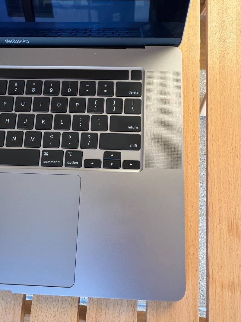 MAC BOOK PRO 4