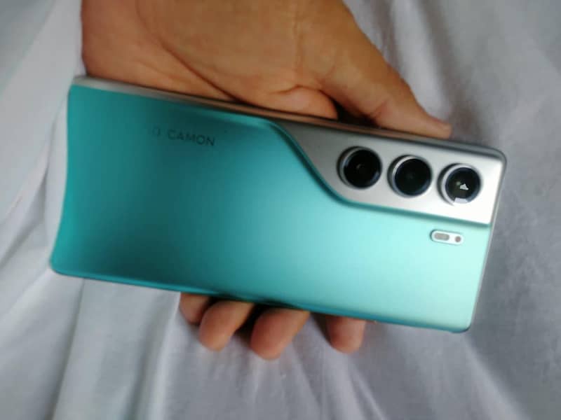 Tecno CAMON 40 Pro 4