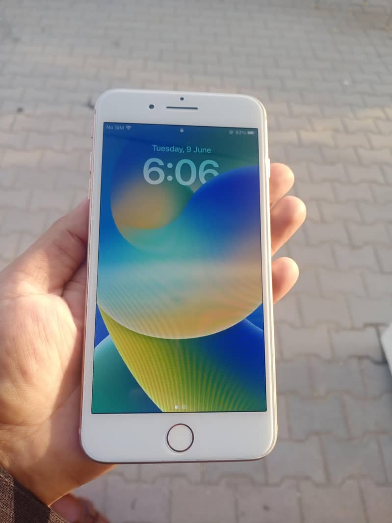 Apple iPhone 8 Plus 1