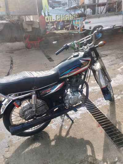 Honda CG 125 (Black Color) bike, 2015 model, Karachi number