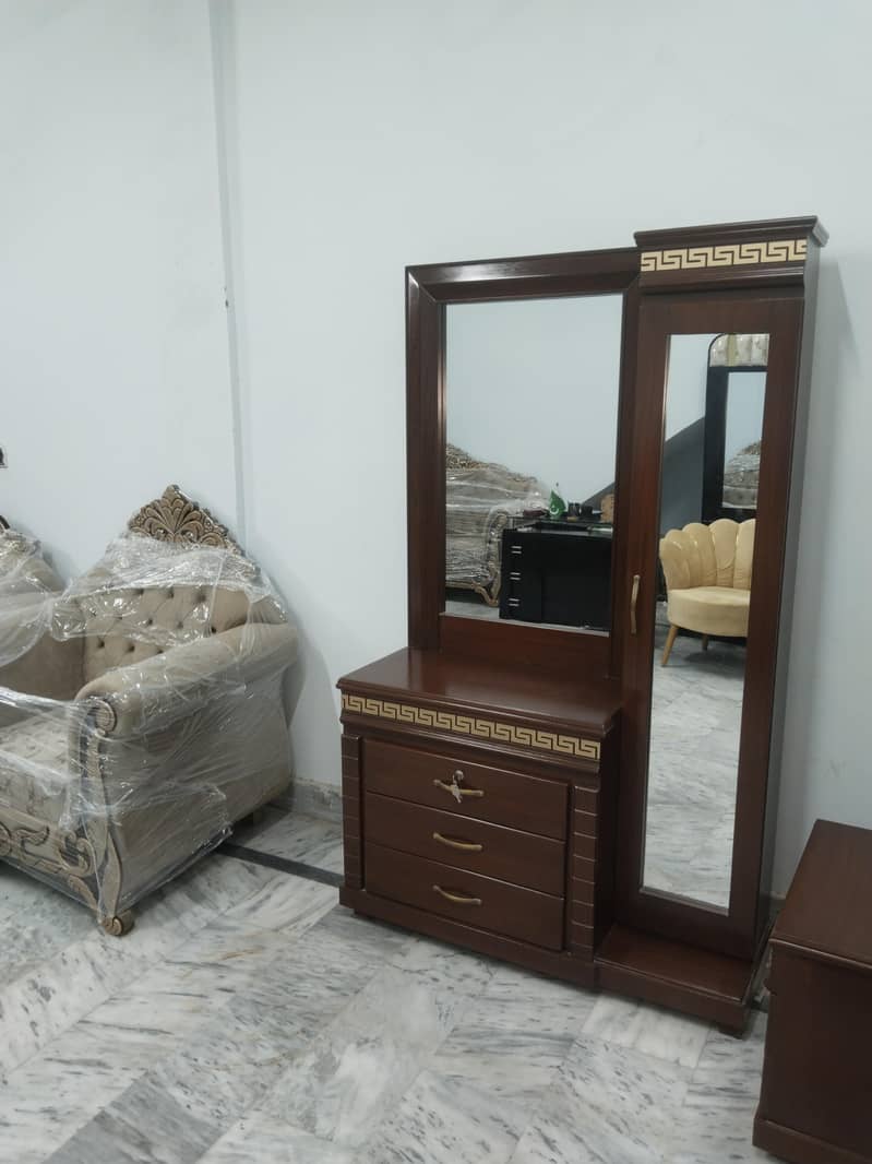 Double Bed & Dressing Beautiful  looking 4