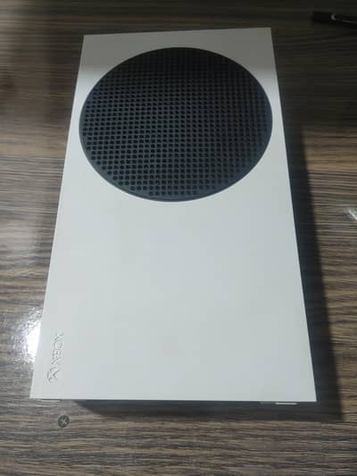 X BOX SERIES S 10/10 CONDITION. good for GTA 6