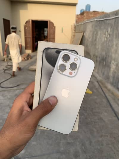 Apple iPhone 15 Pro white titanium