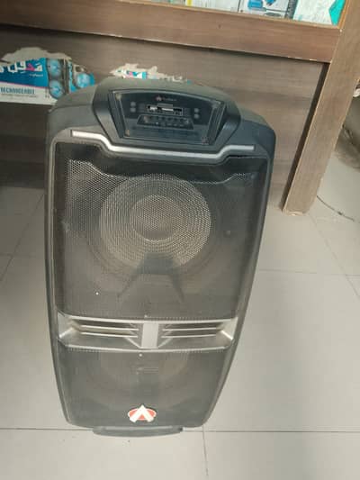 Speakers for sale Only message on whatsapp urgent
