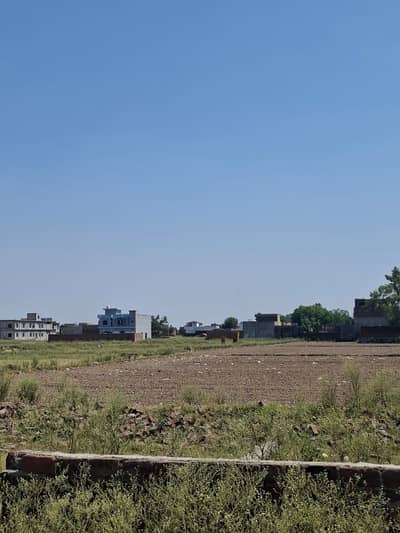 18 Marla Residieltal Plot is Available Hundal Road Sialkot