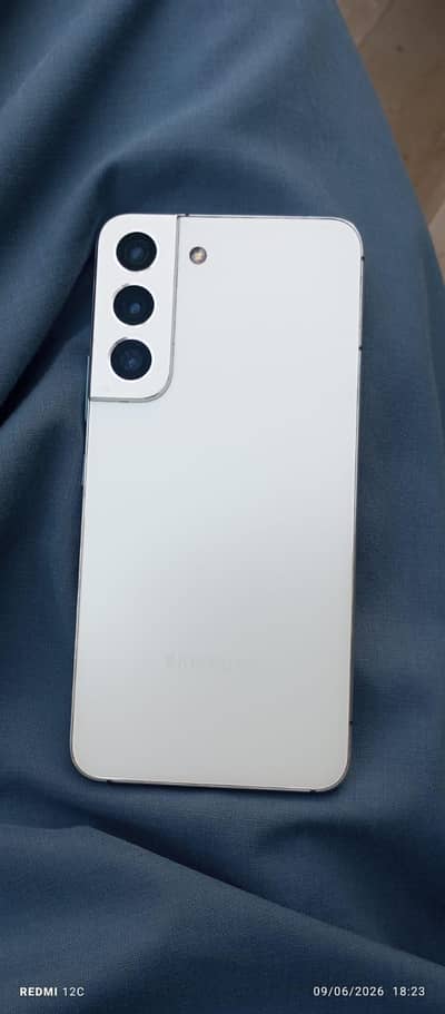 galaxy S22 pta approved 128/8GB RAM dot+line
