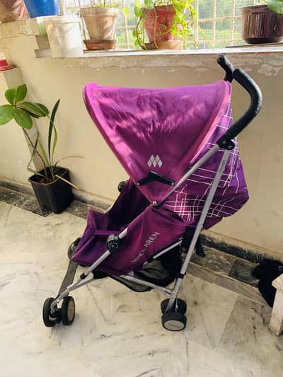 light weight England branded stroller in 10/10 condition
