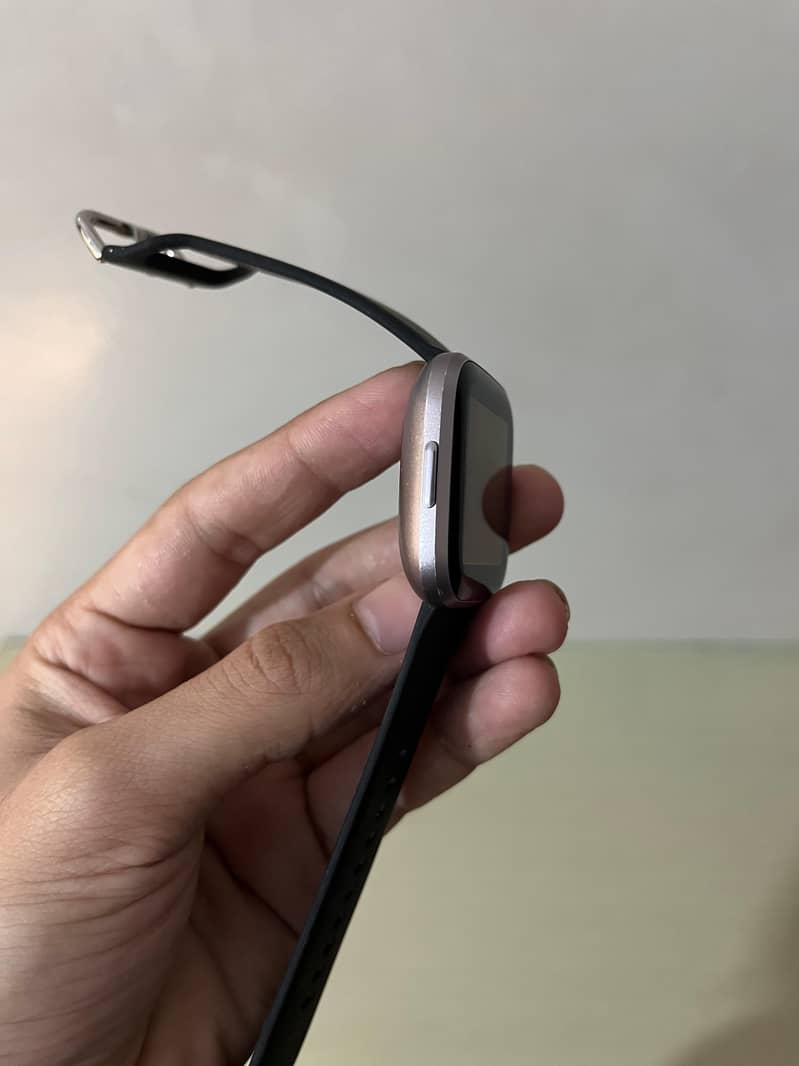 Fitbit Versa 2 Smartwatch 2