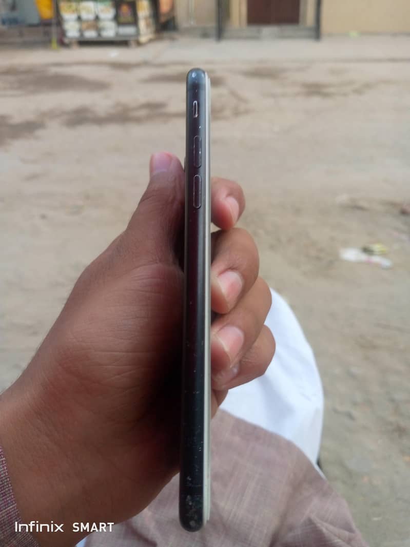 Apple iPhone 7 3