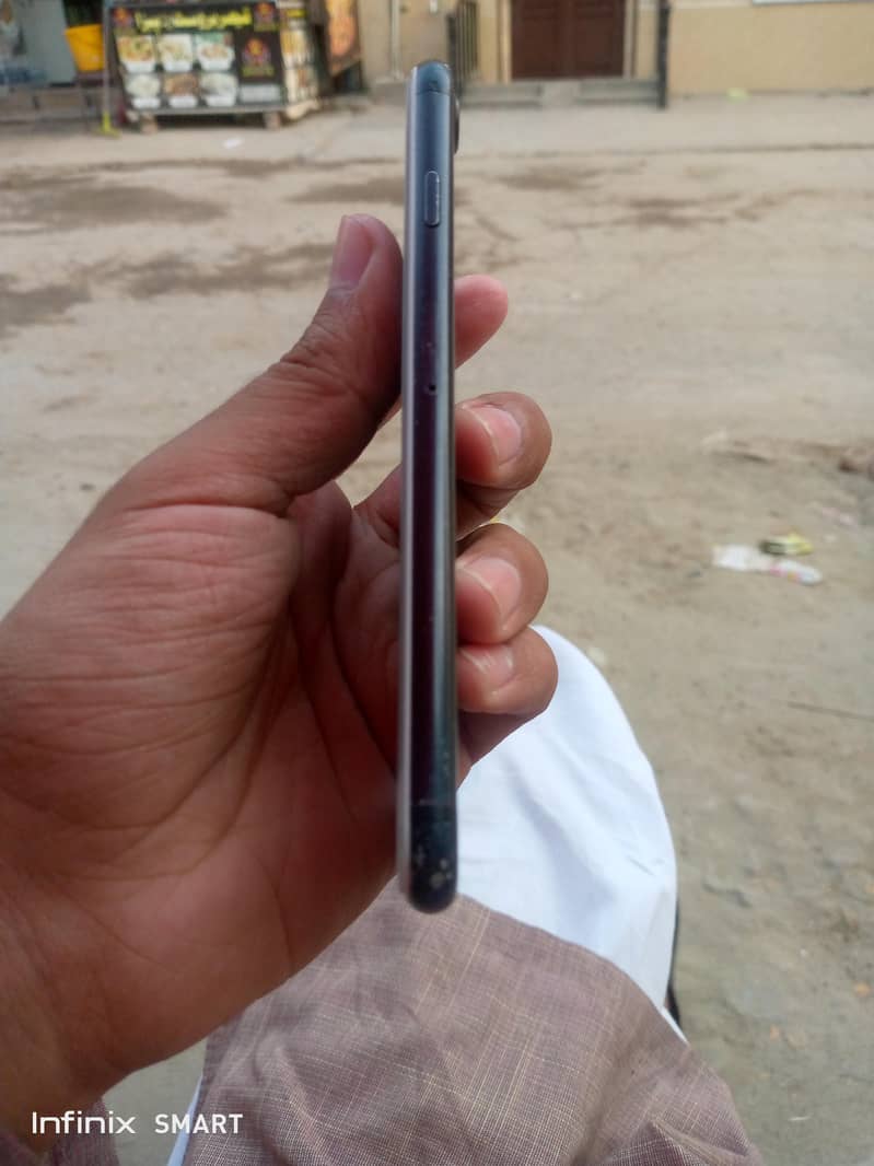 Apple iPhone 7 4
