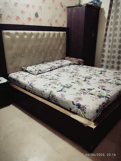 FULL SIDE BED, DRESSING TABLE, 3 PCS ALMARI