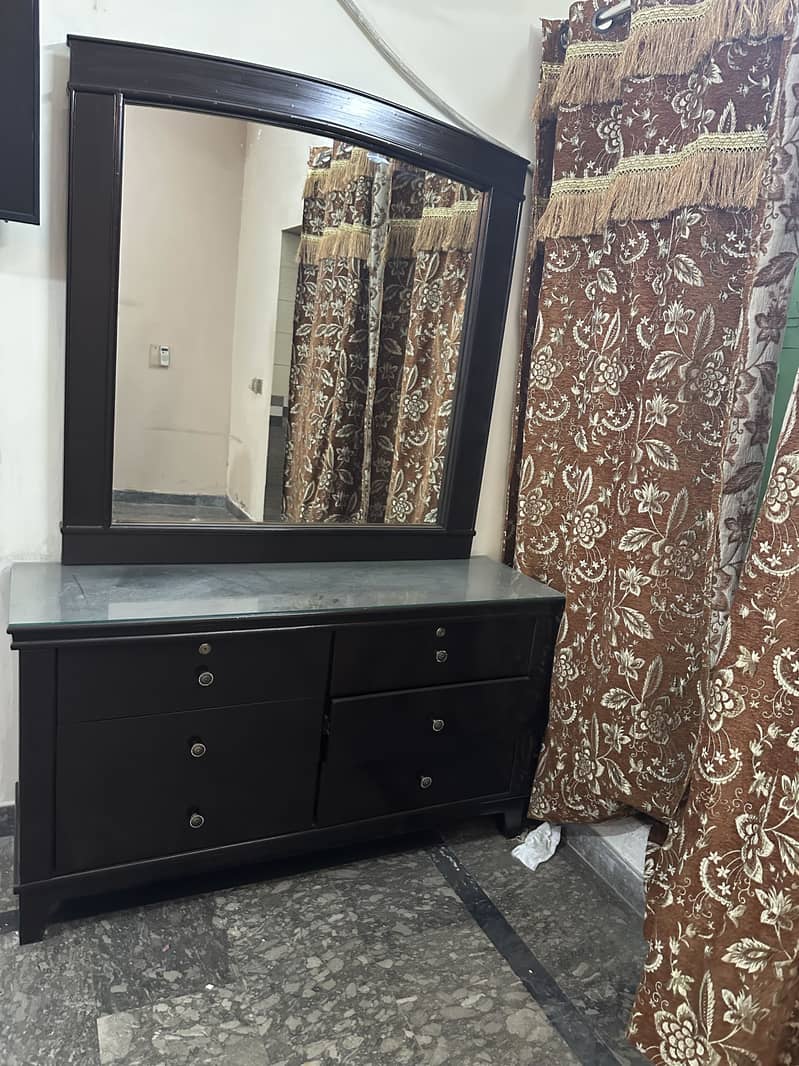 Dressing table 0