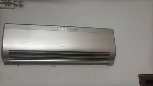 green 1.5 ton AC good condition