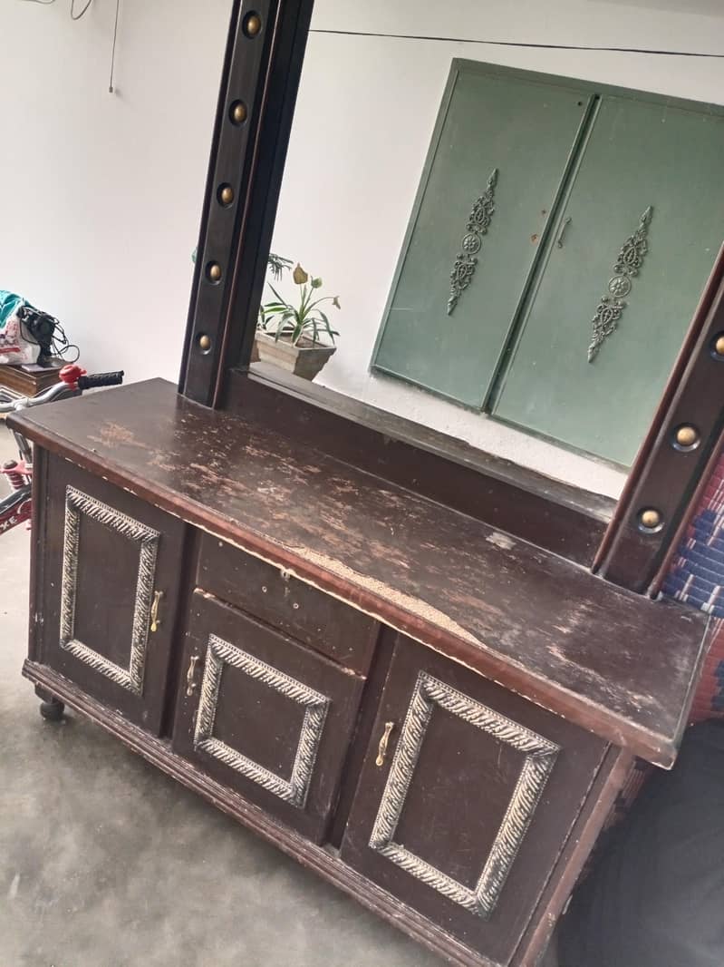 dressing table. . 1