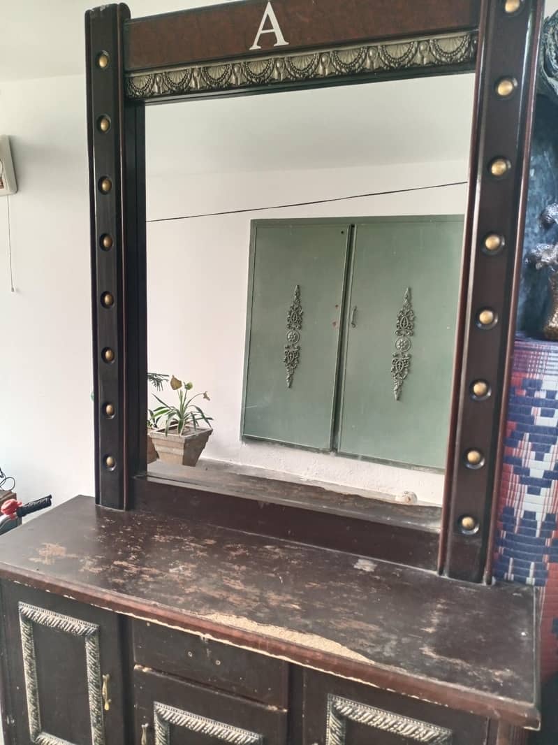 dressing table. . 2