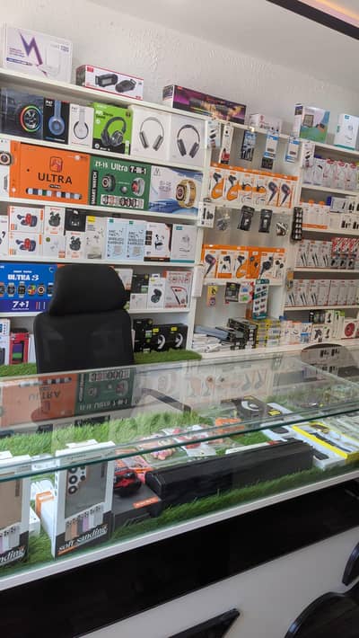 Mobile shop for urgent sale