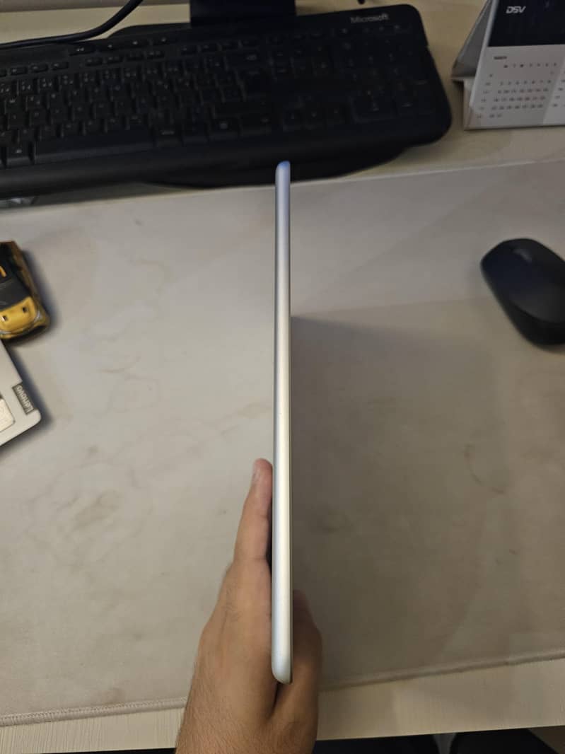 Apple 6th generation 2