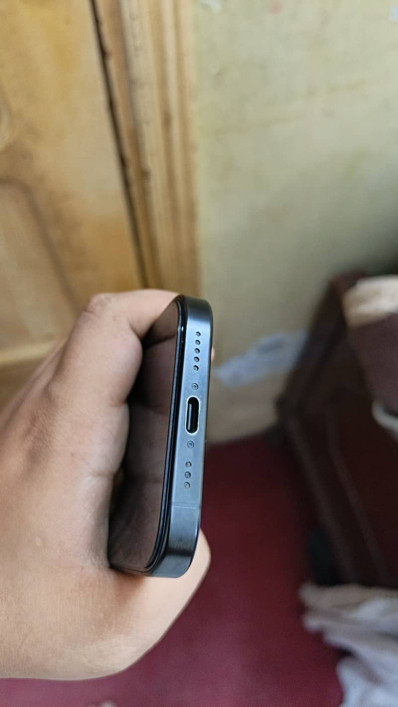 iPhone 16 pro 1