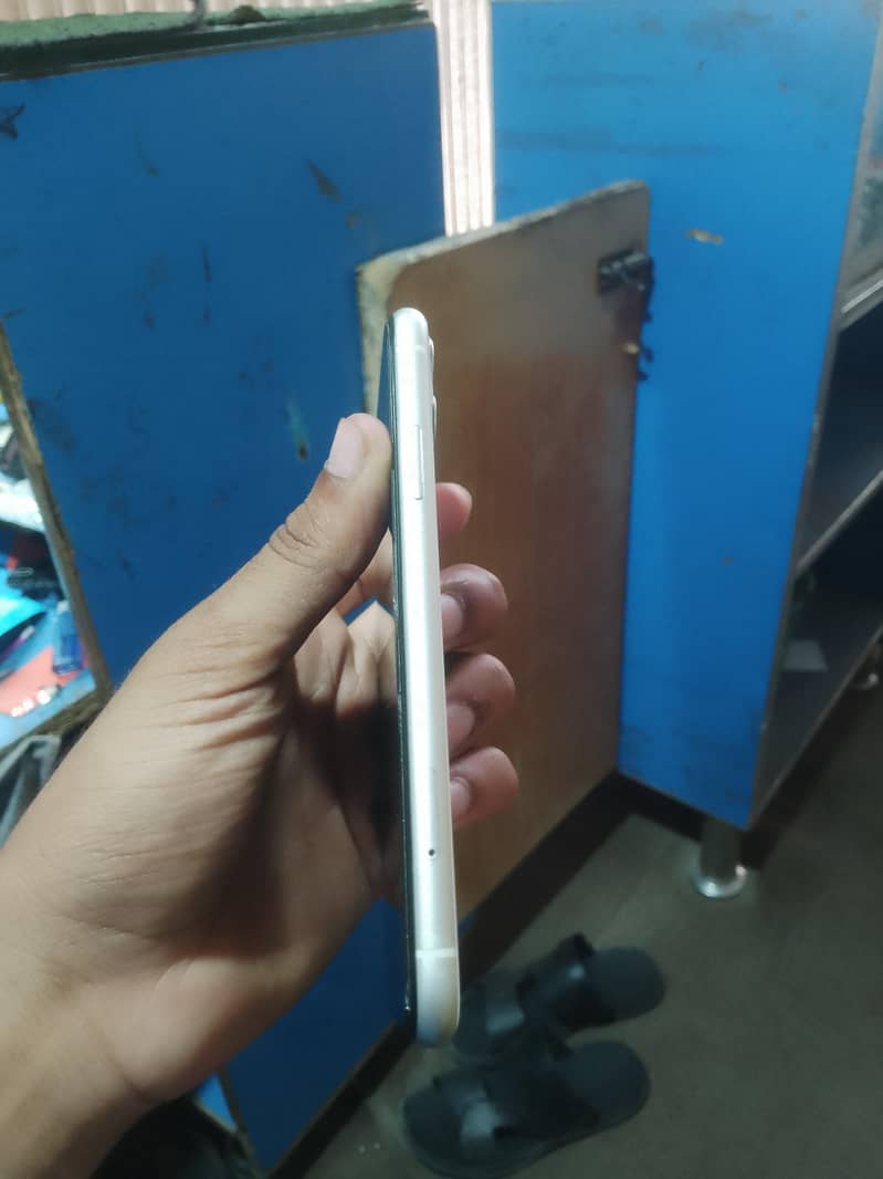 Apple iPhone 11 3