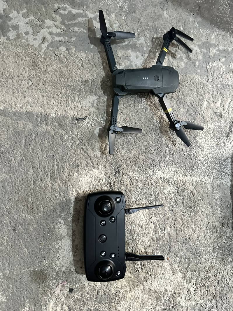 E58 foldable drone 2