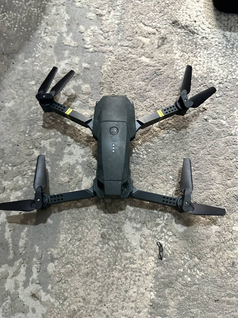 E58 foldable drone 4