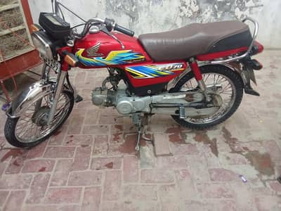 CD 70 ful ok bike he arjent for sele 03092161057