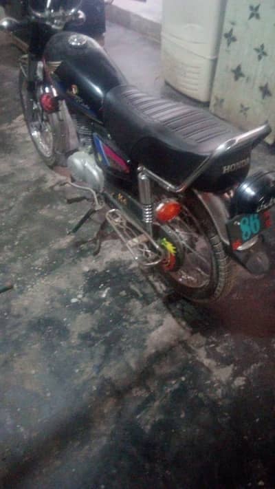 bhai many ya bike sale karni hai 03058682521 rabta karay