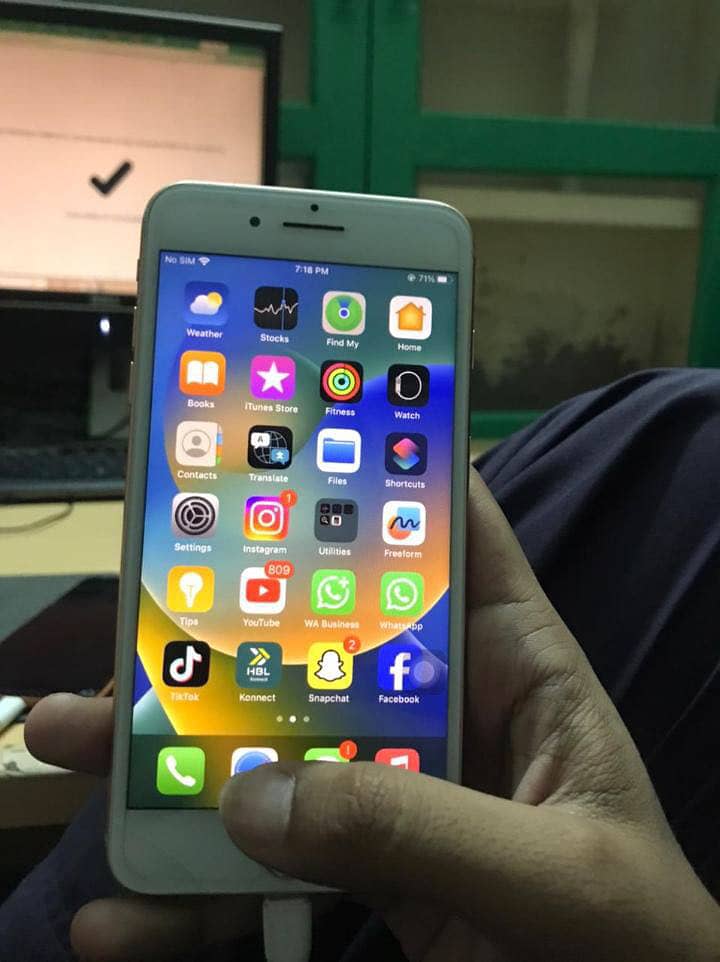Apple iPhone 8 Plus 0