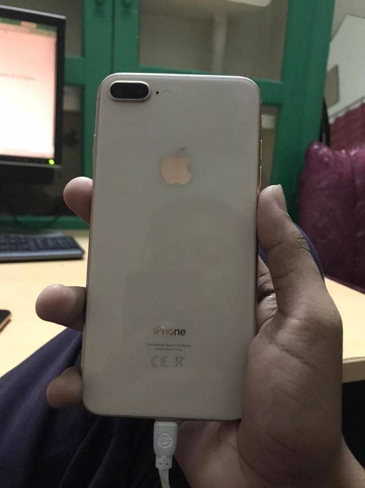 Apple iPhone 8 Plus 1
